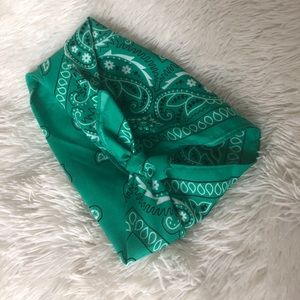 GREEN BANDANA